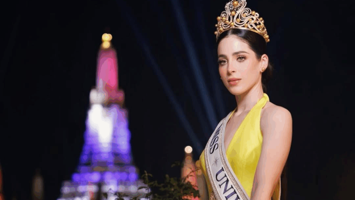 Fátima Bosch in a yellow dress