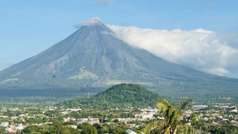 Mayon-Volcano-monitoring-station-crippled-after-cable-theft