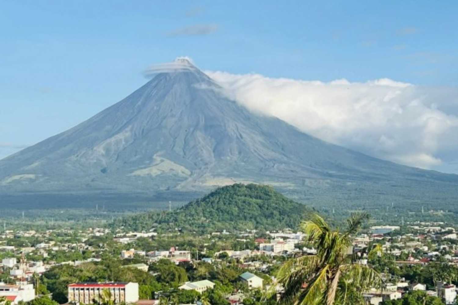Mayon-Volcano-monitoring-station-crippled-after-cable-theft