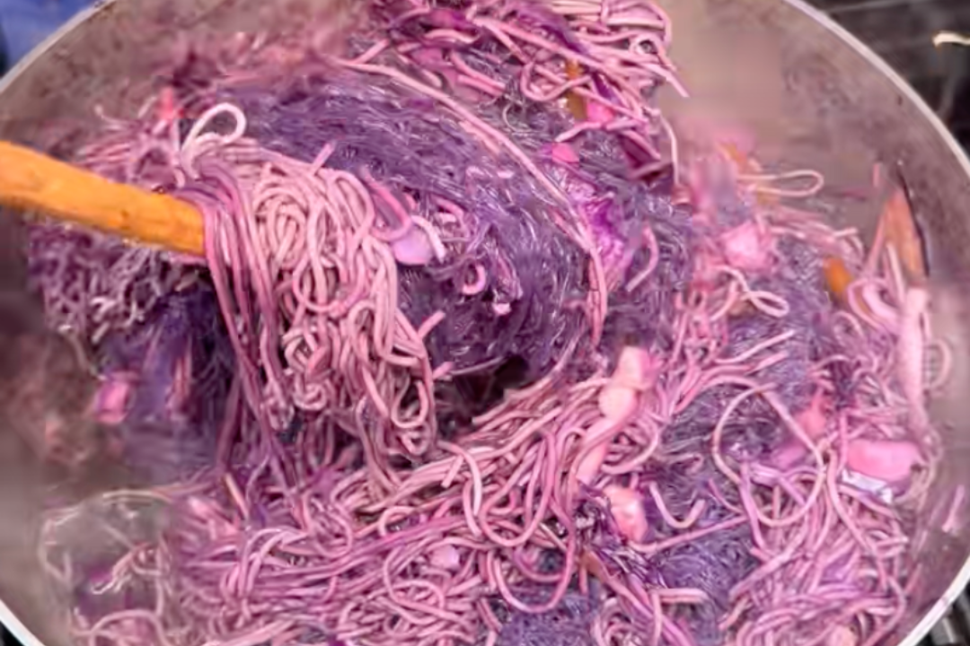 Ube pancit