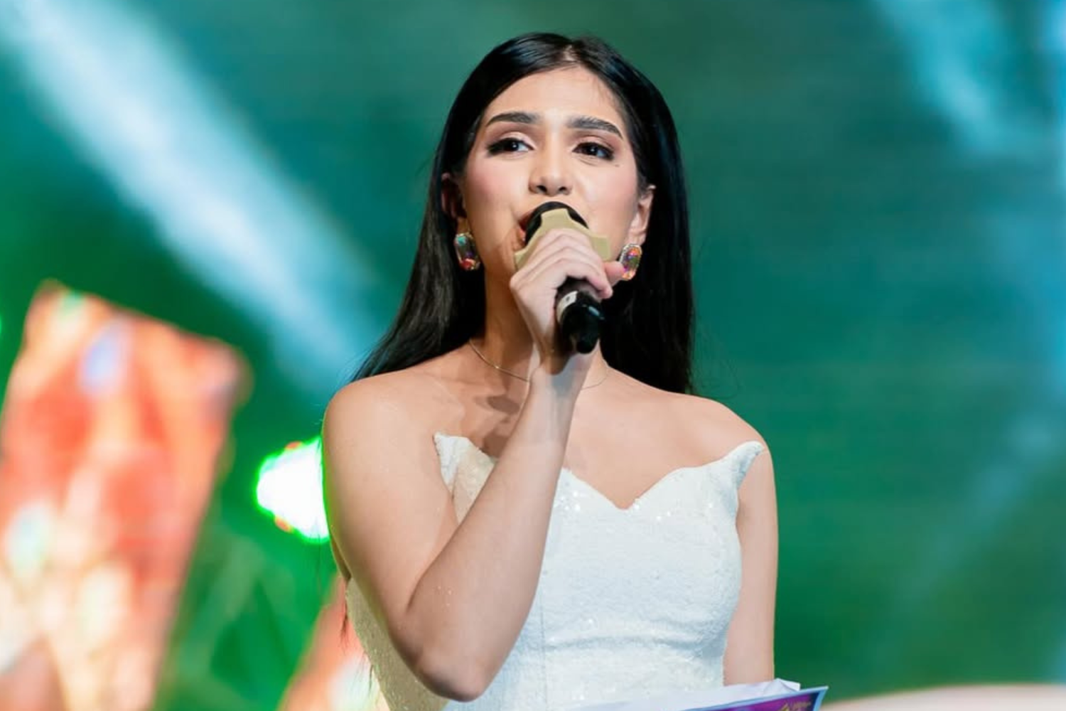 Joy Barcoma on Filipina identity