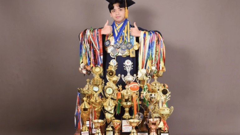 Pisay graduates with nearly 500 awards