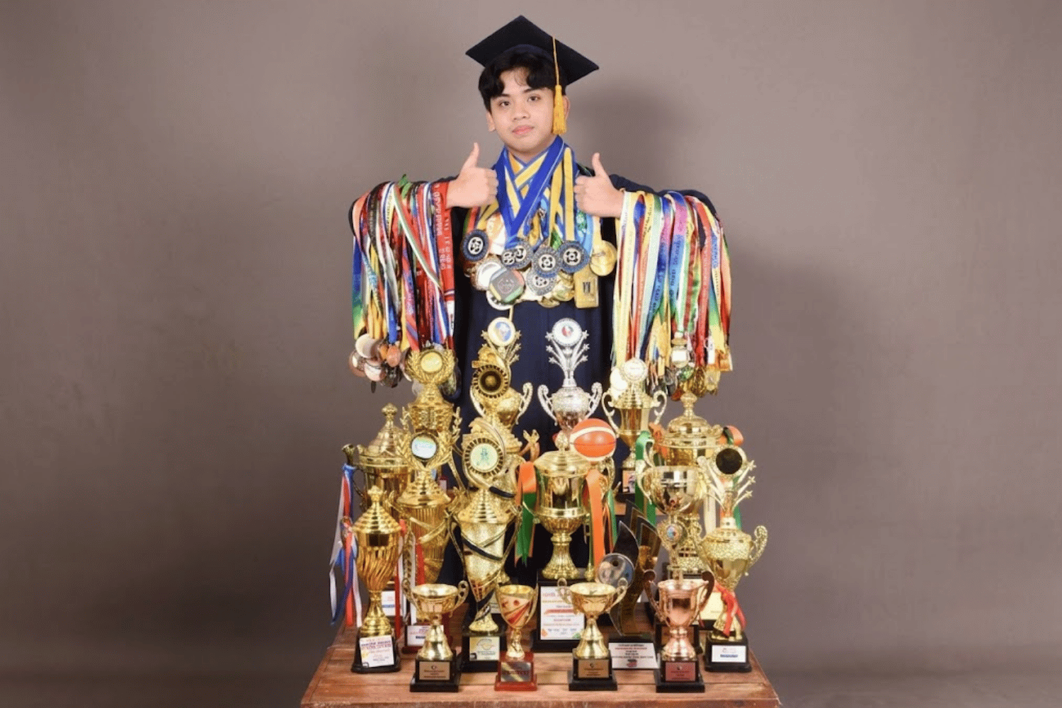 Pisay graduates with nearly 500 awards
