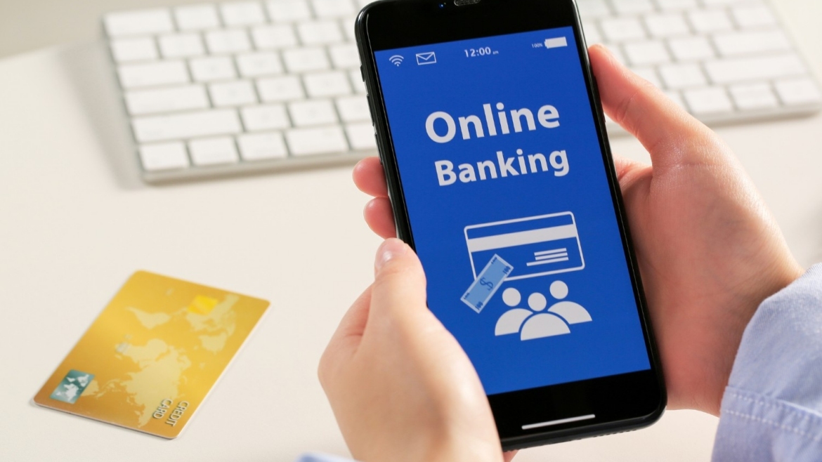 Smaller banks vs. bigger banks