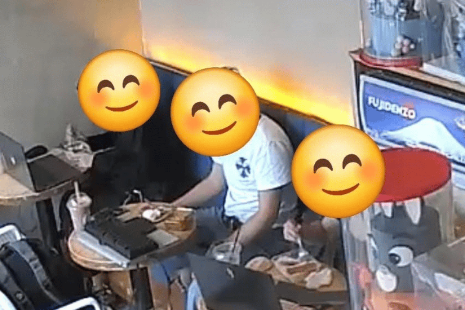 Café owner slams customers over one-star review after hours of stay